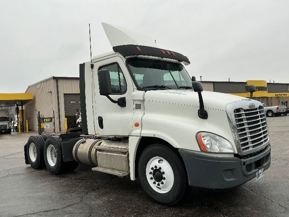 Day Cab Tractor-Heavy Duty Tractors-Freightliner-2019-Cascadia 12564ST-Elkhart-IN-224,289\n\t\tmiles-$ 45,750 - Image 1