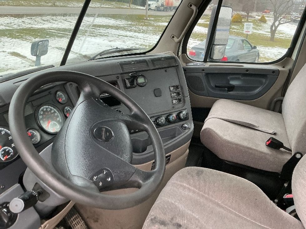 Day Cab Tractor-Heavy Duty Tractors-Freightliner-2019-Cascadia 12564ST-Elkhart-IN-224,289\n\t\tmiles-$ 45,750 - Image 10