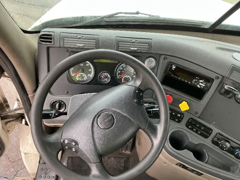 Day Cab Tractor-Heavy Duty Tractors-Freightliner-2019-Cascadia 12564ST-Elkhart-IN-224,289\n\t\tmiles-$ 45,750 - Image 11