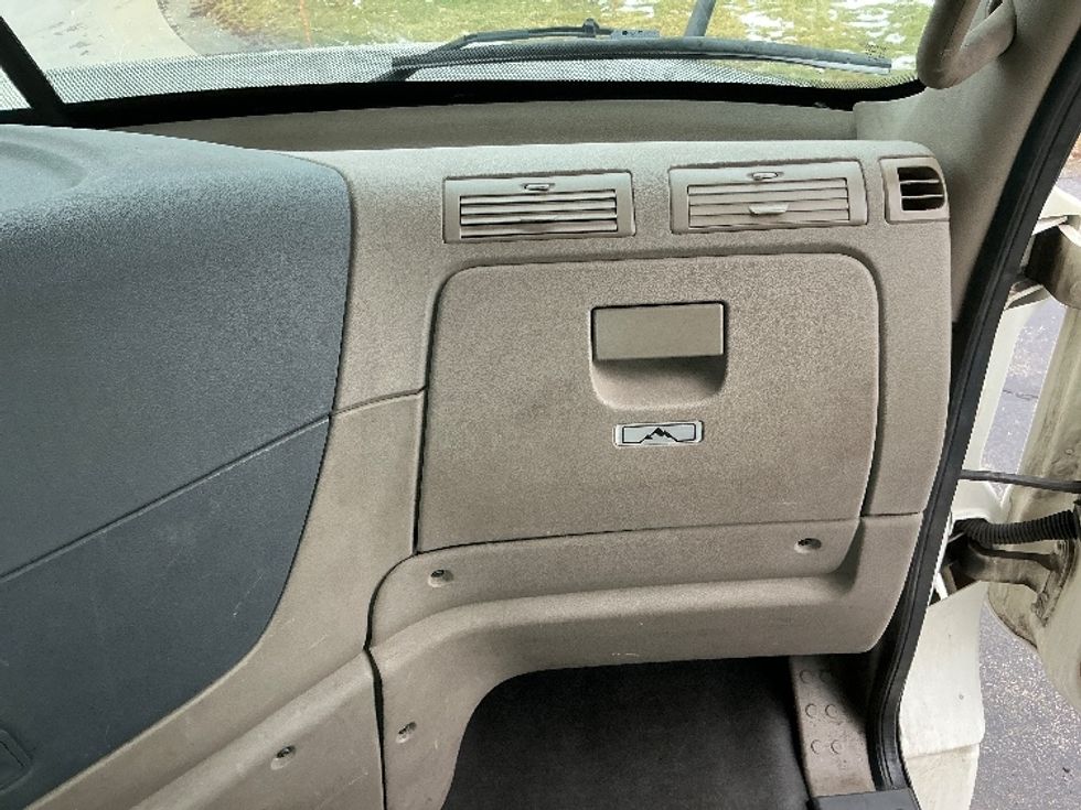 Day Cab Tractor-Heavy Duty Tractors-Freightliner-2019-Cascadia 12564ST-Elkhart-IN-224,289\n\t\tmiles-$ 45,750 - Image 13