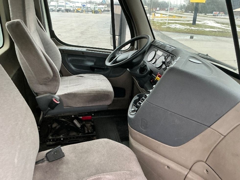 Day Cab Tractor-Heavy Duty Tractors-Freightliner-2019-Cascadia 12564ST-Elkhart-IN-224,289\n\t\tmiles-$ 45,750 - Image 14