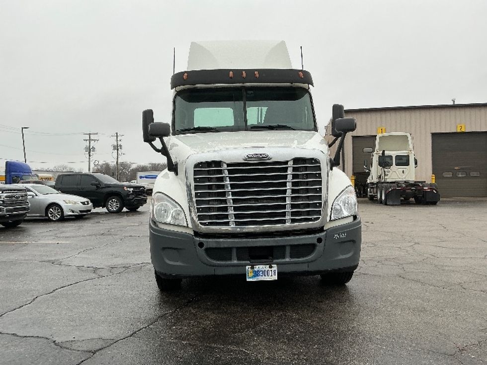 Day Cab Tractor-Heavy Duty Tractors-Freightliner-2019-Cascadia 12564ST-Elkhart-IN-224,289\n\t\tmiles-$ 45,750 - Image 2