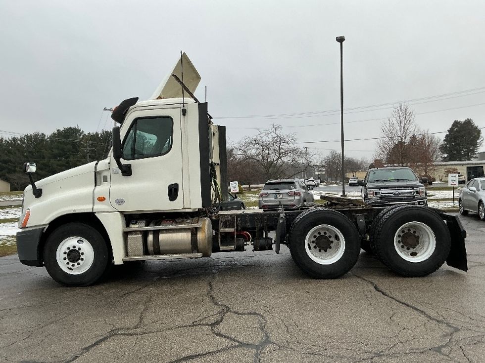 Day Cab Tractor-Heavy Duty Tractors-Freightliner-2019-Cascadia 12564ST-Elkhart-IN-224,289\n\t\tmiles-$ 45,750 - Image 4