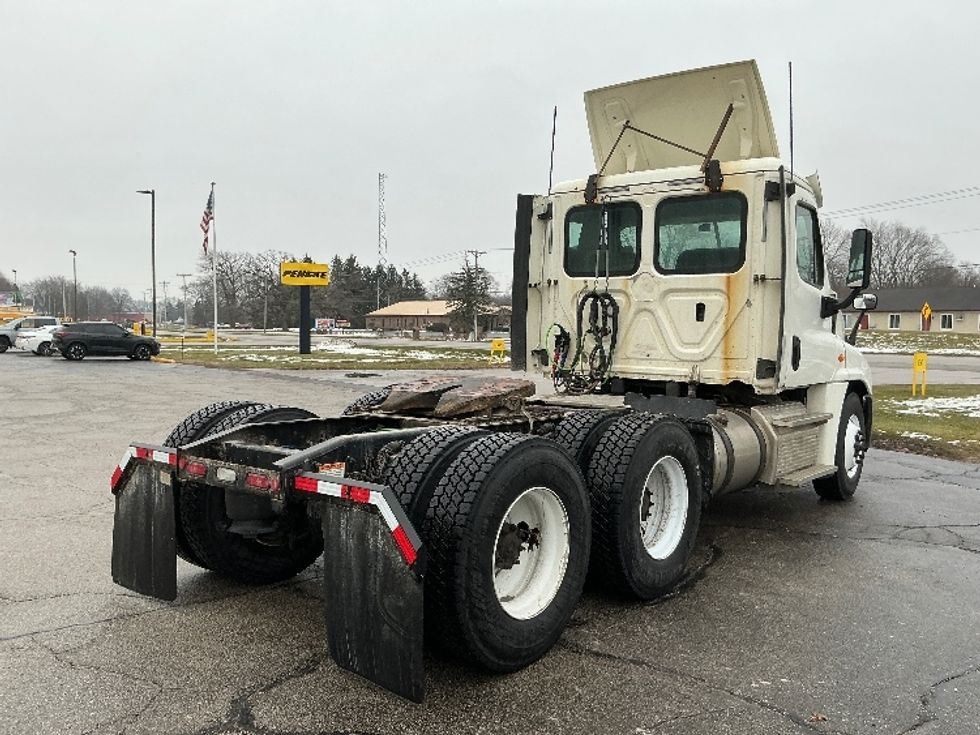 Day Cab Tractor-Heavy Duty Tractors-Freightliner-2019-Cascadia 12564ST-Elkhart-IN-224,289\n\t\tmiles-$ 45,750 - Image 7