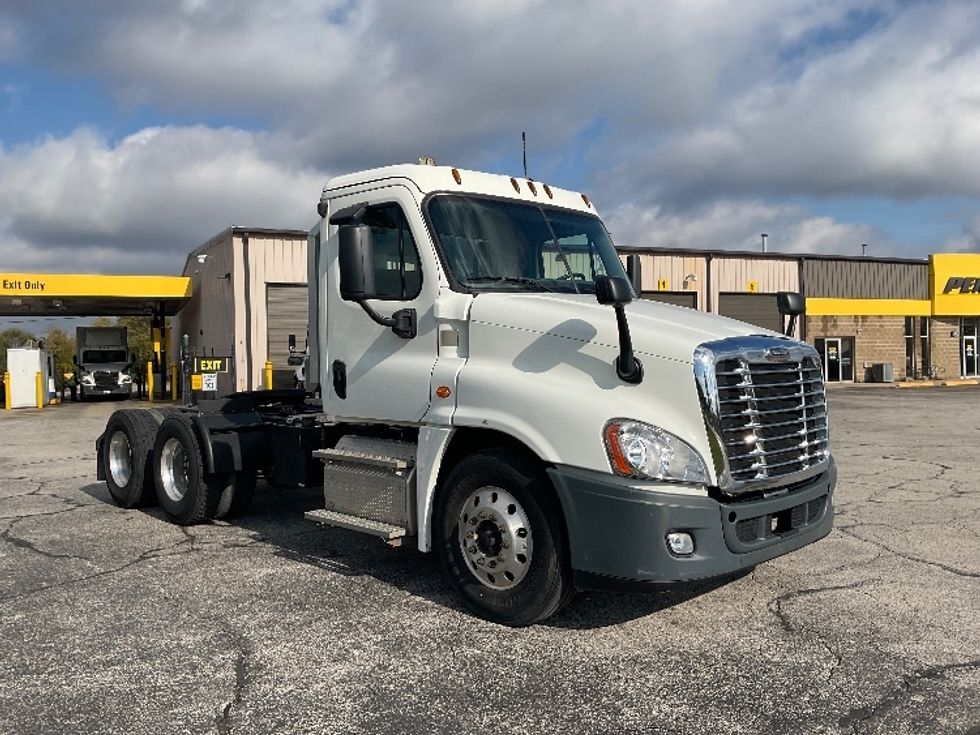 Day Cab Tractor-Heavy Duty Tractors-Freightliner-2019-Cascadia 12564ST-Elkhart-IN-241,623\n\t\tmiles-$ 44,500 - Image 1