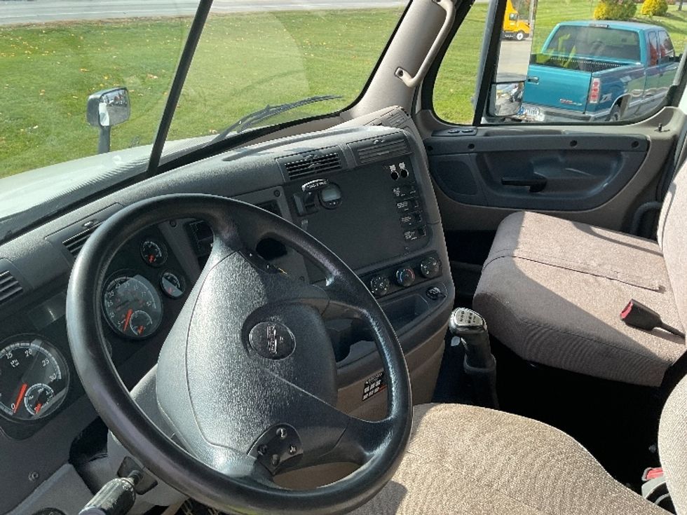 Day Cab Tractor-Heavy Duty Tractors-Freightliner-2019-Cascadia 12564ST-Elkhart-IN-241,623\n\t\tmiles-$ 44,500 - Image 10