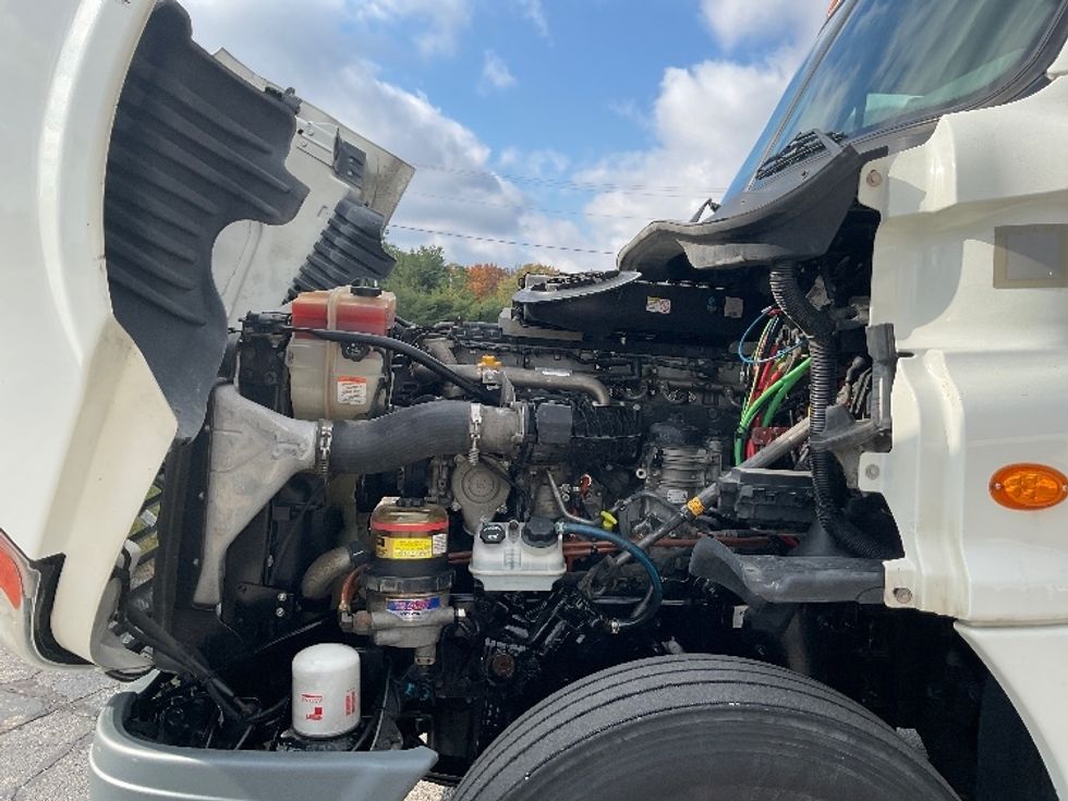 Day Cab Tractor-Heavy Duty Tractors-Freightliner-2019-Cascadia 12564ST-Elkhart-IN-241,623\n\t\tmiles-$ 44,500 - Image 16