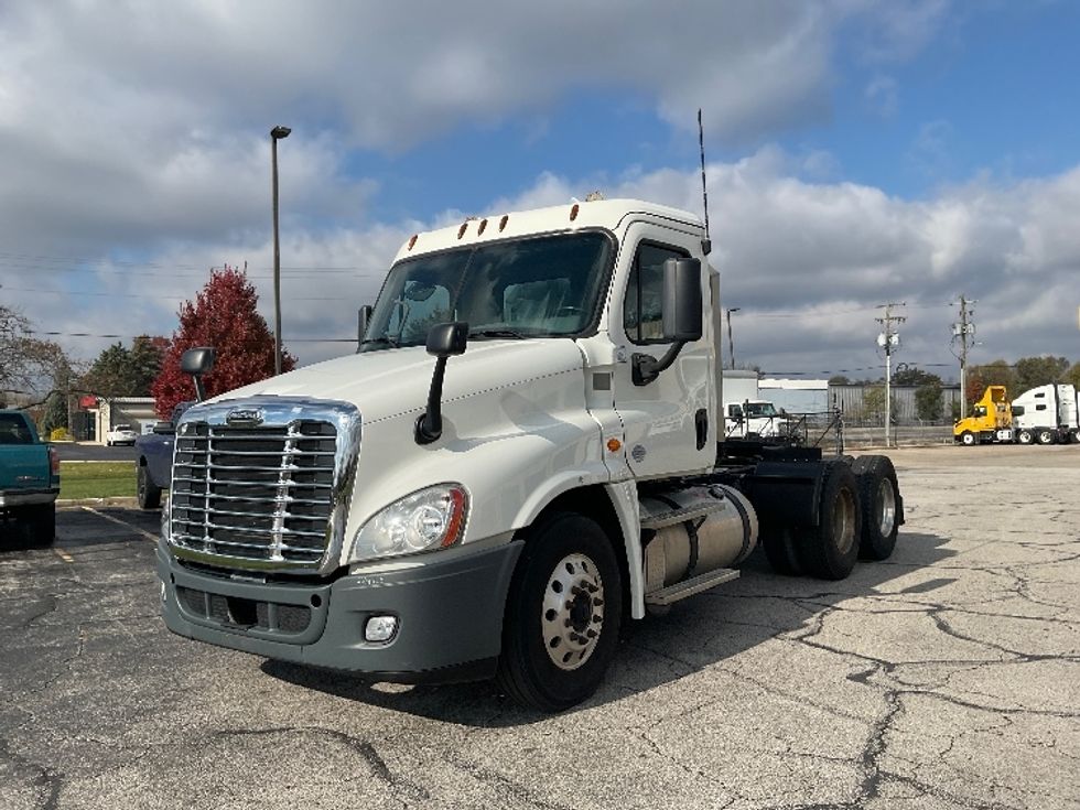 Day Cab Tractor-Heavy Duty Tractors-Freightliner-2019-Cascadia 12564ST-Elkhart-IN-241,623\n\t\tmiles-$ 44,500 - Image 3