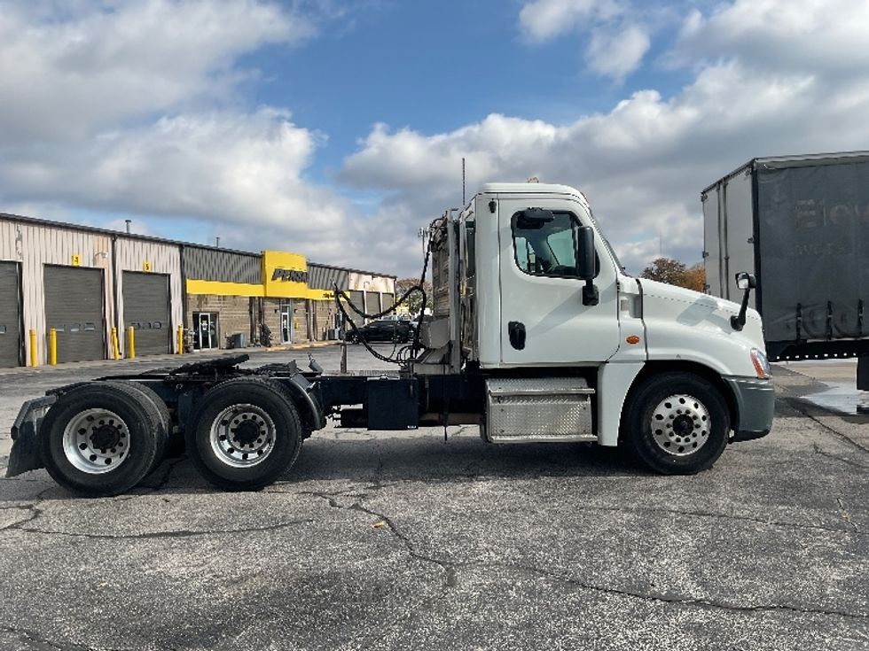 Day Cab Tractor-Heavy Duty Tractors-Freightliner-2019-Cascadia 12564ST-Elkhart-IN-241,623\n\t\tmiles-$ 44,500 - Image 8