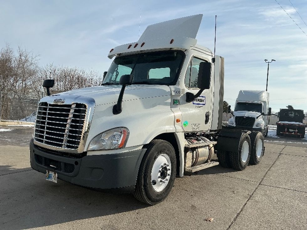 Day Cab Tractor-Heavy Duty Tractors-Freightliner-2019-Cascadia 12564ST-Elkhart-IN-249,621\n\t\tmiles-$ 43,500 - Image 3