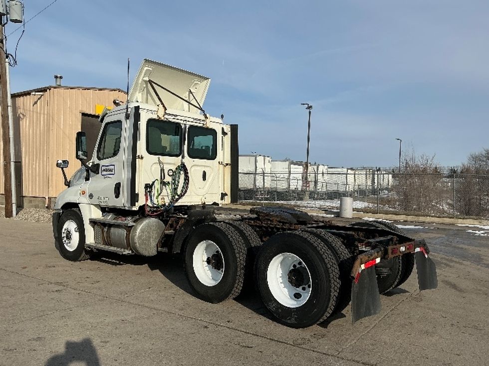 Day Cab Tractor-Heavy Duty Tractors-Freightliner-2019-Cascadia 12564ST-Elkhart-IN-249,621\n\t\tmiles-$ 43,500 - Image 5