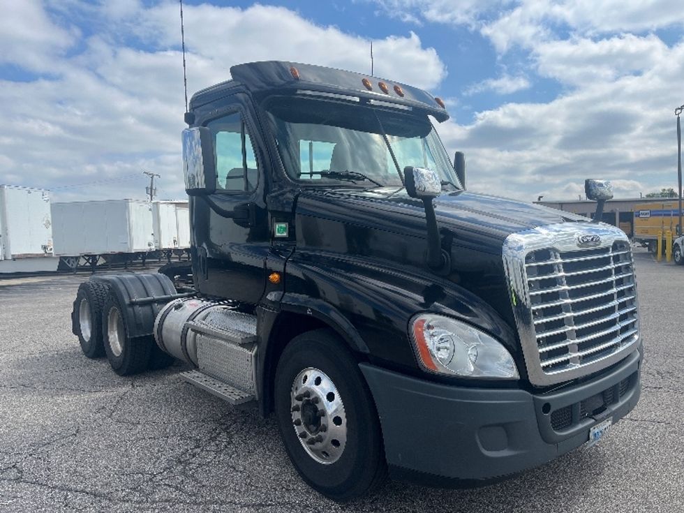 Day Cab Tractor-Heavy Duty Tractors-Freightliner-2019-Cascadia 12564ST-Elkhart-IN-250,989\n\t\tmiles-$ 42,000 - Image 1