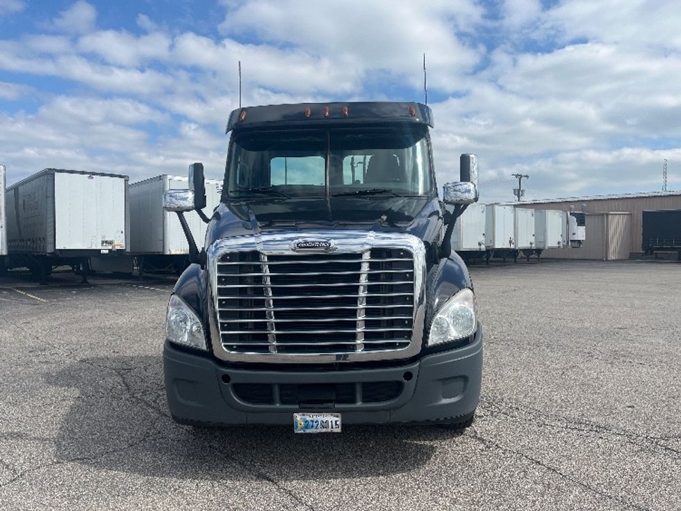 Day Cab Tractor-Heavy Duty Tractors-Freightliner-2019-Cascadia 12564ST-Elkhart-IN-250,989\n\t\tmiles-$ 42,000 - Image 2