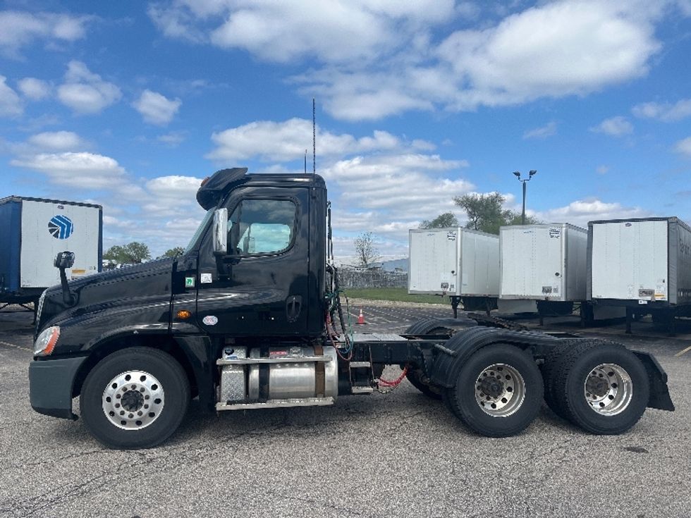 Day Cab Tractor-Heavy Duty Tractors-Freightliner-2019-Cascadia 12564ST-Elkhart-IN-250,989\n\t\tmiles-$ 42,000 - Image 4