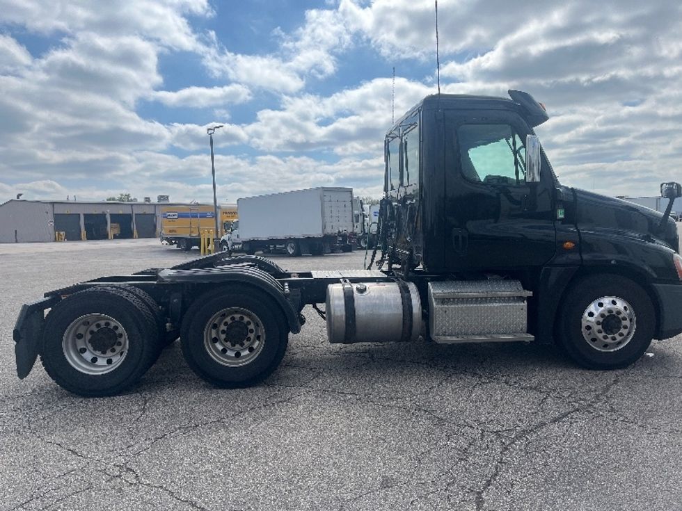 Day Cab Tractor-Heavy Duty Tractors-Freightliner-2019-Cascadia 12564ST-Elkhart-IN-250,989\n\t\tmiles-$ 42,000 - Image 8