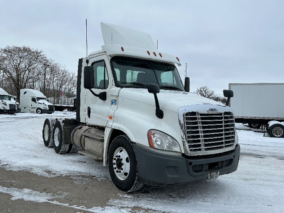 Day Cab Tractor-Heavy Duty Tractors-Freightliner-2019-Cascadia 12564ST-Elkhart-IN-275,486\n\t\tmiles-$ 42,250 - Image 1