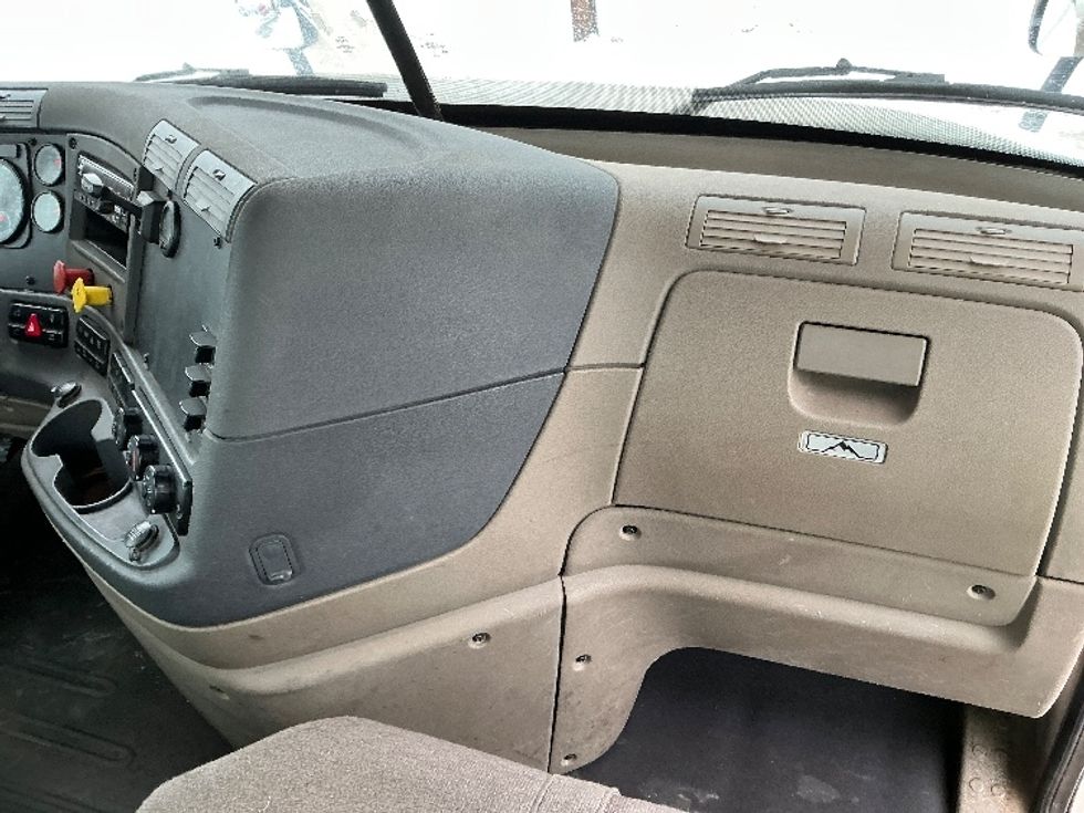 Day Cab Tractor-Heavy Duty Tractors-Freightliner-2019-Cascadia 12564ST-Elkhart-IN-275,486\n\t\tmiles-$ 42,250 - Image 13