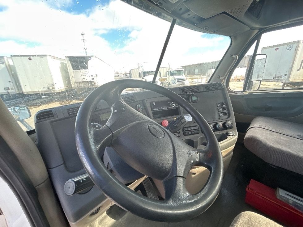 Day Cab Tractor-Heavy Duty Tractors-Freightliner-2019-Cascadia 12564ST-Elkhart-IN-283,967\n\t\tmiles-$ 42,000 - Image 10