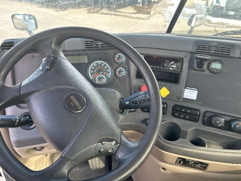 Day Cab Tractor-Heavy Duty Tractors-Freightliner-2019-Cascadia 12564ST-Elkhart-IN-283,967\n\t\tmiles-$ 42,000 - Image 11