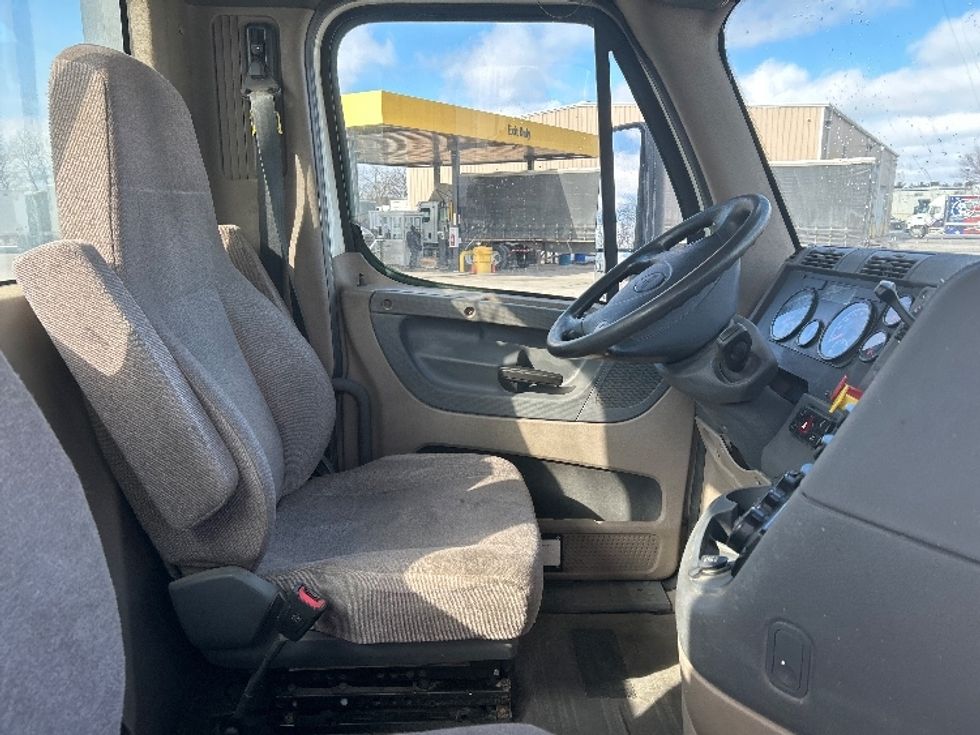 Day Cab Tractor-Heavy Duty Tractors-Freightliner-2019-Cascadia 12564ST-Elkhart-IN-283,967\n\t\tmiles-$ 42,000 - Image 14