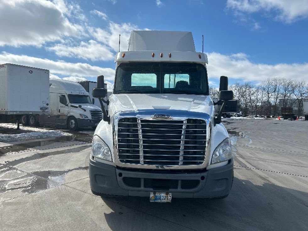 Day Cab Tractor-Heavy Duty Tractors-Freightliner-2019-Cascadia 12564ST-Elkhart-IN-283,967\n\t\tmiles-$ 42,000 - Image 2