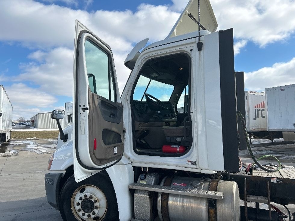 Day Cab Tractor-Heavy Duty Tractors-Freightliner-2019-Cascadia 12564ST-Elkhart-IN-283,967\n\t\tmiles-$ 42,000 - Image 9