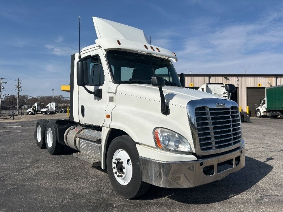 Day Cab Tractor-Heavy Duty Tractors-Freightliner-2019-Cascadia 12564ST-Elkhart-IN-285,027\n\t\tmiles-$ 42,500 - Image 1