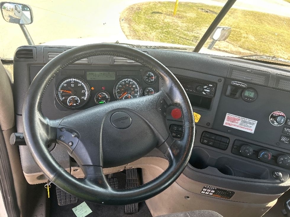 Day Cab Tractor-Heavy Duty Tractors-Freightliner-2019-Cascadia 12564ST-Elkhart-IN-285,027\n\t\tmiles-$ 42,500 - Image 11