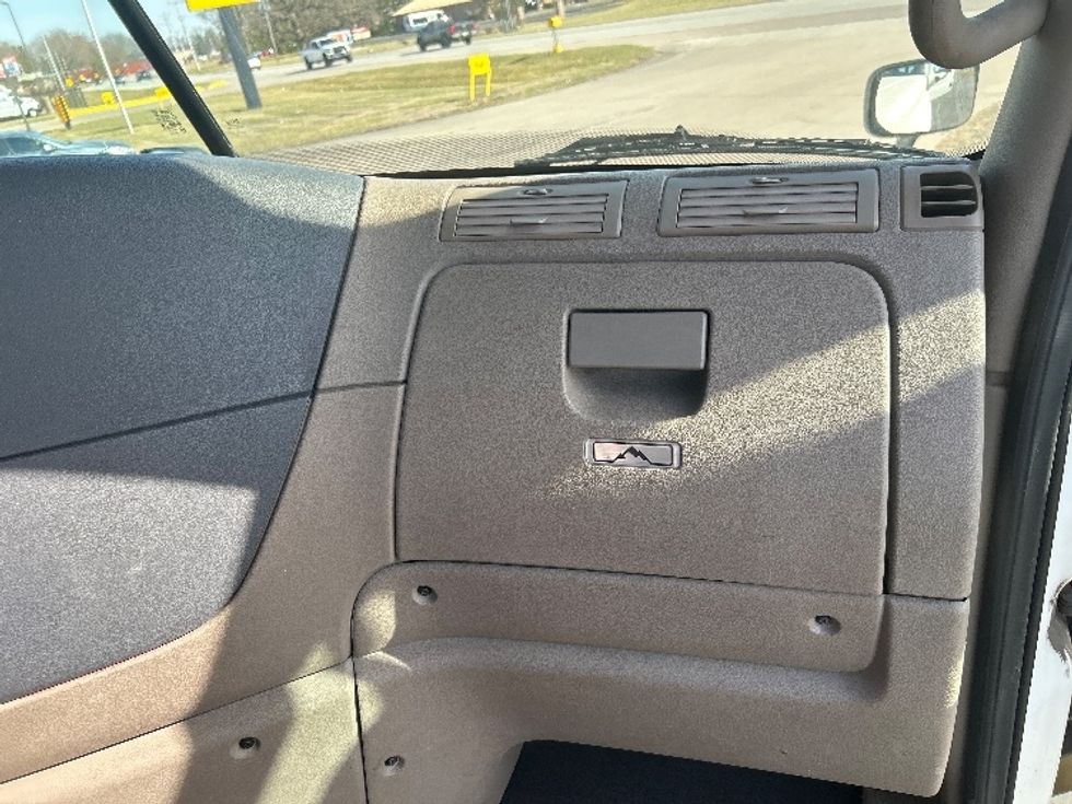 Day Cab Tractor-Heavy Duty Tractors-Freightliner-2019-Cascadia 12564ST-Elkhart-IN-285,027\n\t\tmiles-$ 42,500 - Image 13