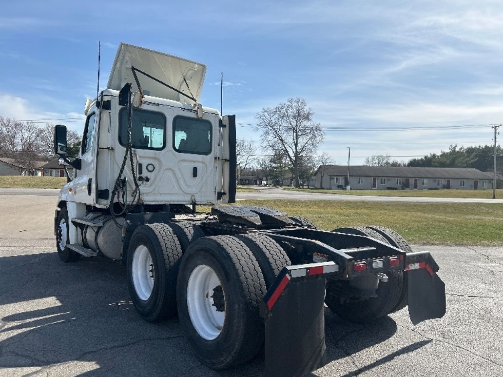 Day Cab Tractor-Heavy Duty Tractors-Freightliner-2019-Cascadia 12564ST-Elkhart-IN-285,027\n\t\tmiles-$ 42,500 - Image 5