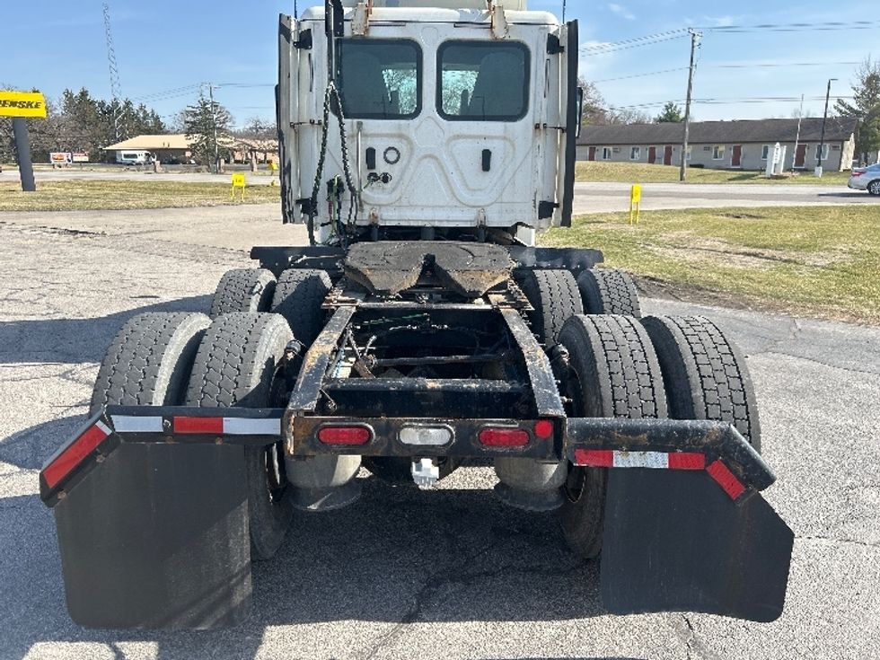 Day Cab Tractor-Heavy Duty Tractors-Freightliner-2019-Cascadia 12564ST-Elkhart-IN-285,027\n\t\tmiles-$ 42,500 - Image 6