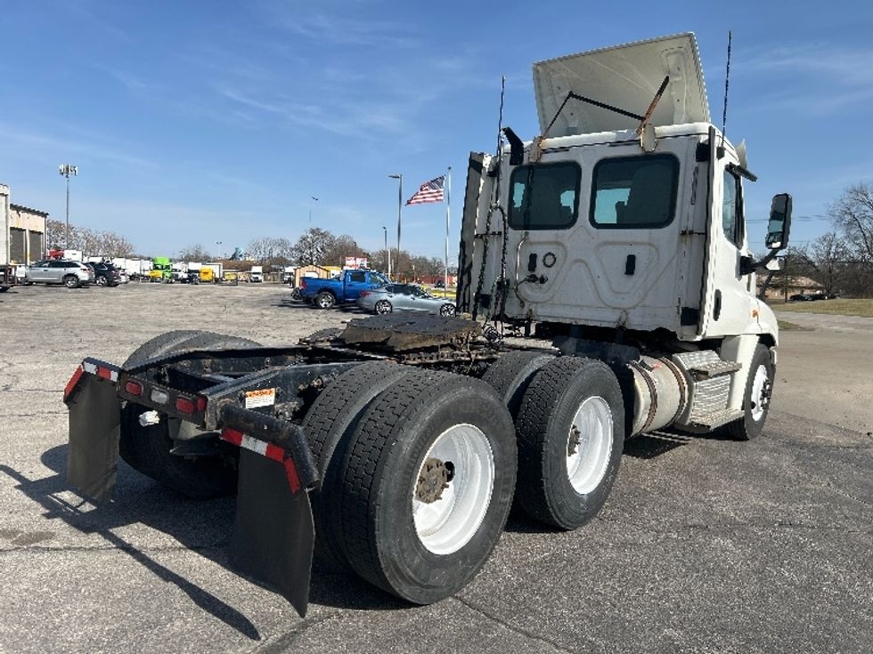 Day Cab Tractor-Heavy Duty Tractors-Freightliner-2019-Cascadia 12564ST-Elkhart-IN-285,027\n\t\tmiles-$ 42,500 - Image 7