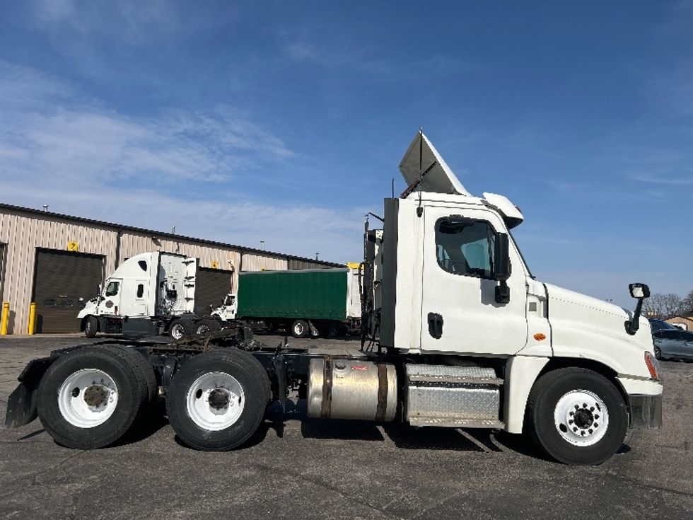 Day Cab Tractor-Heavy Duty Tractors-Freightliner-2019-Cascadia 12564ST-Elkhart-IN-285,027\n\t\tmiles-$ 42,500 - Image 8