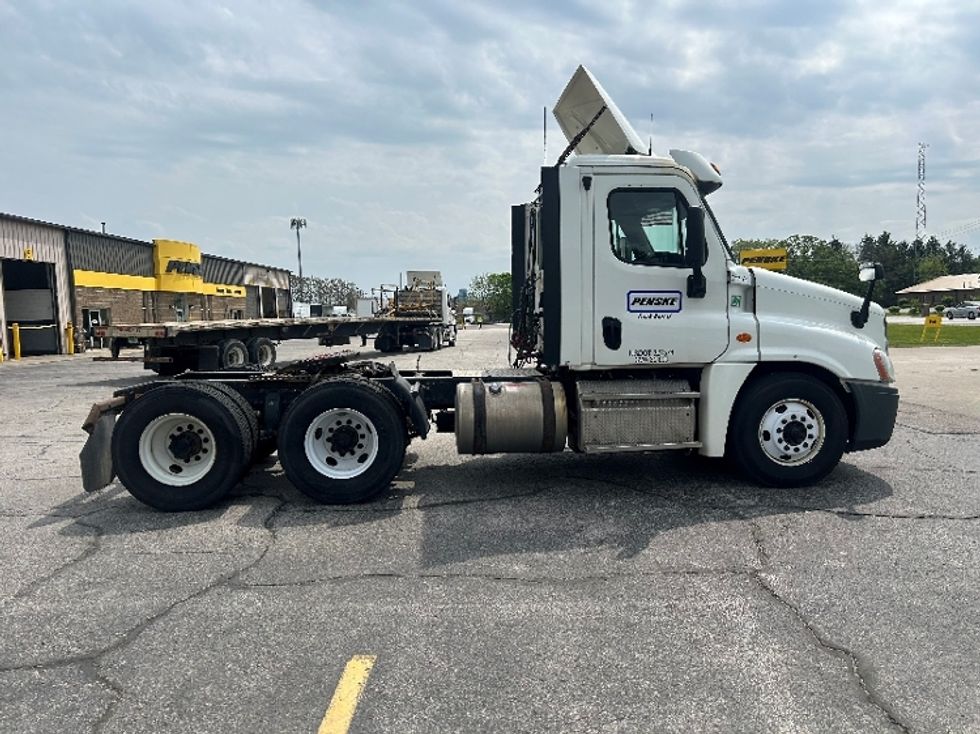 Day Cab Tractor-Heavy Duty Tractors-Freightliner-2019-Cascadia 12564ST-Elkhart-IN-286,396\n\t\tmiles-$ 36,750 - Image 11