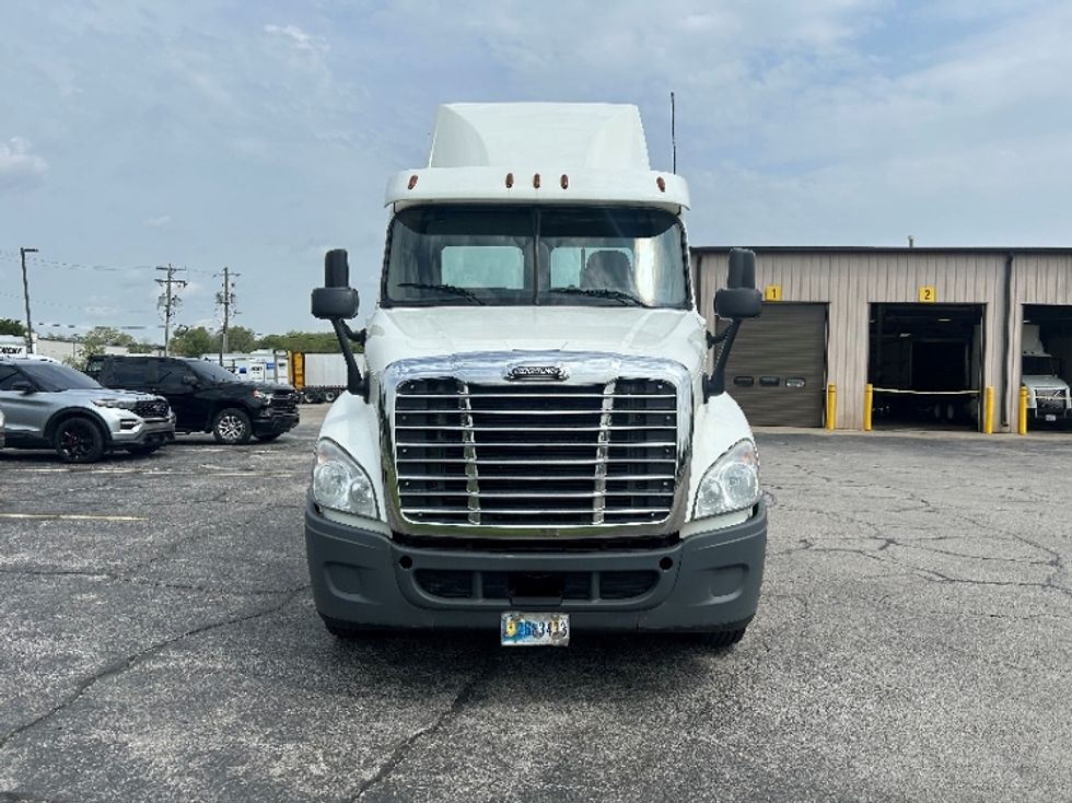 Day Cab Tractor-Heavy Duty Tractors-Freightliner-2019-Cascadia 12564ST-Elkhart-IN-286,396\n\t\tmiles-$ 36,750 - Image 2