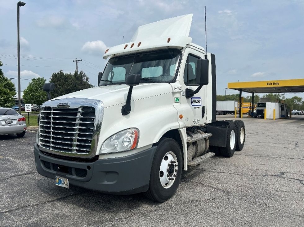 Day Cab Tractor-Heavy Duty Tractors-Freightliner-2019-Cascadia 12564ST-Elkhart-IN-286,396\n\t\tmiles-$ 36,750 - Image 3