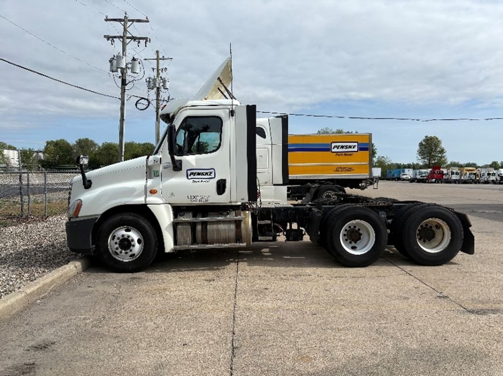 Day Cab Tractor-Heavy Duty Tractors-Freightliner-2019-Cascadia 12564ST-Elkhart-IN-286,396\n\t\tmiles-$ 36,750 - Image 4