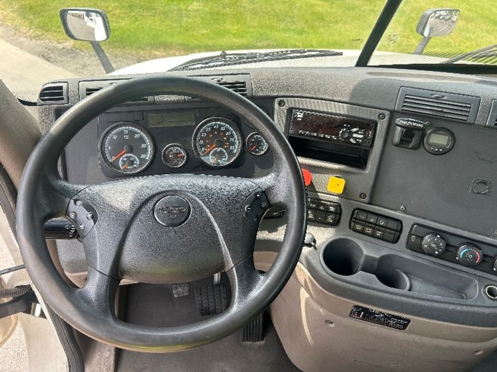 Day Cab Tractor-Heavy Duty Tractors-Freightliner-2019-Cascadia 12564ST-Elkhart-IN-286,396\n\t\tmiles-$ 36,750 - Image 8