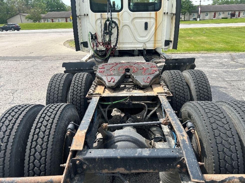 Day Cab Tractor-Heavy Duty Tractors-Freightliner-2019-Cascadia 12564ST-Elkhart-IN-286,396\n\t\tmiles-$ 36,750 - Image 9