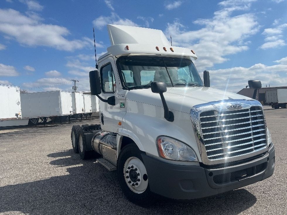 Day Cab Tractor-Heavy Duty Tractors-Freightliner-2019-Cascadia 12564ST-Elkhart-IN-295,055\n\t\tmiles-$ 39,250 - Image 1