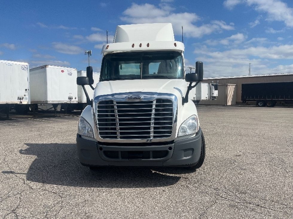 Day Cab Tractor-Heavy Duty Tractors-Freightliner-2019-Cascadia 12564ST-Elkhart-IN-295,055\n\t\tmiles-$ 39,250 - Image 2