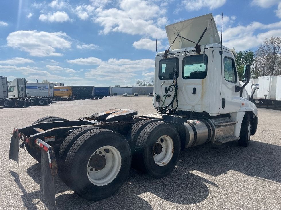 Day Cab Tractor-Heavy Duty Tractors-Freightliner-2019-Cascadia 12564ST-Elkhart-IN-295,055\n\t\tmiles-$ 39,250 - Image 7