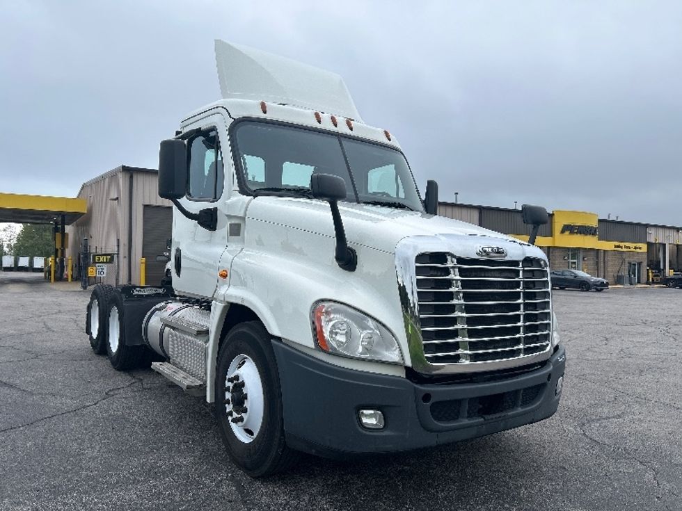 Day Cab Tractor-Heavy Duty Tractors-Freightliner-2019-Cascadia 12564ST-Elkhart-IN-300,308\n\t\tmiles-$ 41,750 - Image 1
