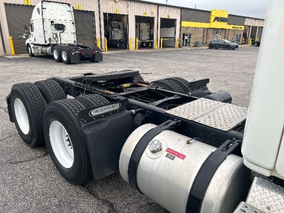 2019 Freightliner Cascadia 125" Sleeper Cab photo 16