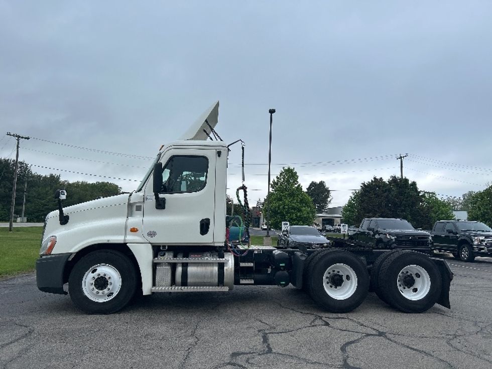 2019 Freightliner Cascadia 125" Sleeper Cab photo 4