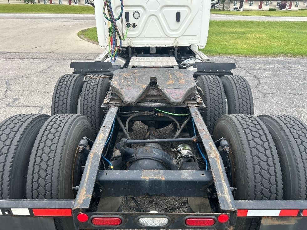 2019 Freightliner Cascadia 125" Sleeper Cab photo 6