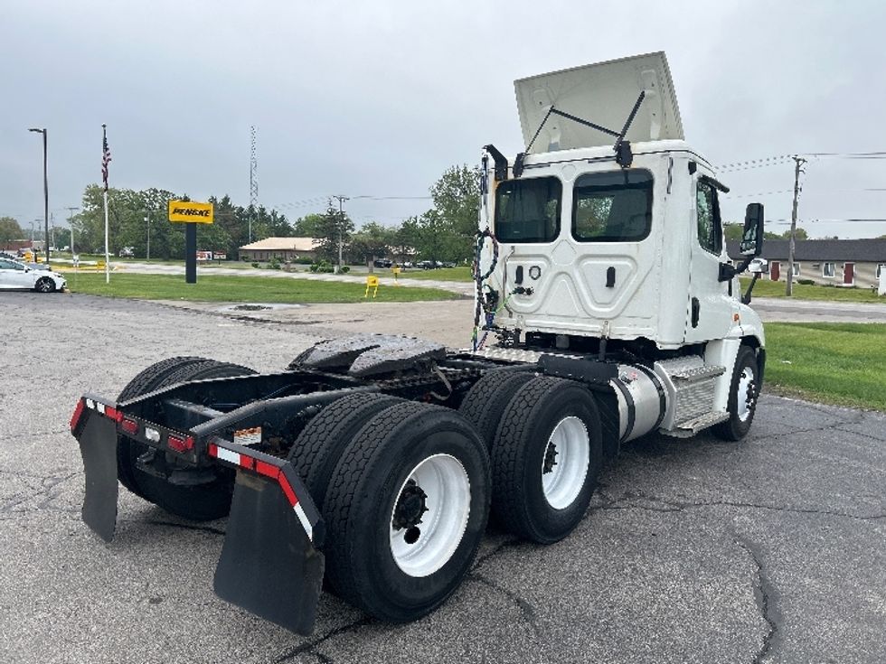 2019 Freightliner Cascadia 125" Sleeper Cab photo 7