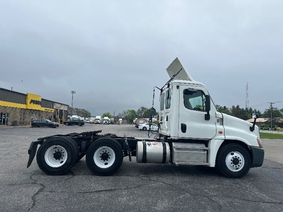 2019 Freightliner Cascadia 125" Sleeper Cab photo 8