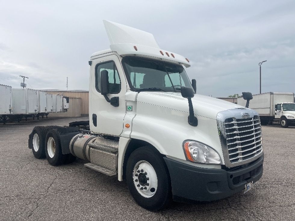 Day Cab Tractor-Heavy Duty Tractors-Freightliner-2019-Cascadia 12564ST-Elkhart-IN-343,928\n\t\tmiles-$ 36,250 - Image 1