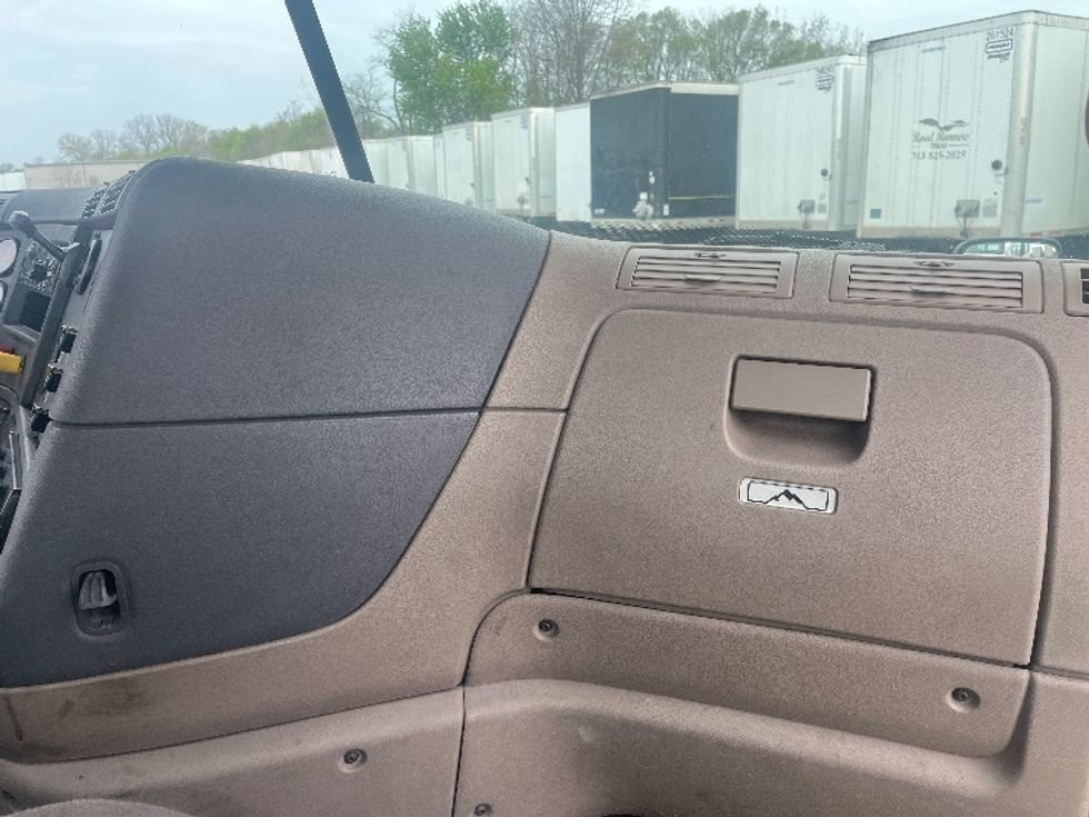 Day Cab Tractor-Heavy Duty Tractors-Freightliner-2019-Cascadia 12564ST-Elkhart-IN-343,928\n\t\tmiles-$ 36,250 - Image 13